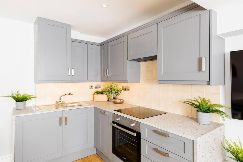 Fabulous Ground Floor Apartment. * Great Malvern