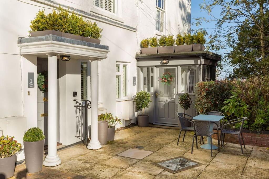 Fabulous Ground Floor Apartment. Great Malvern