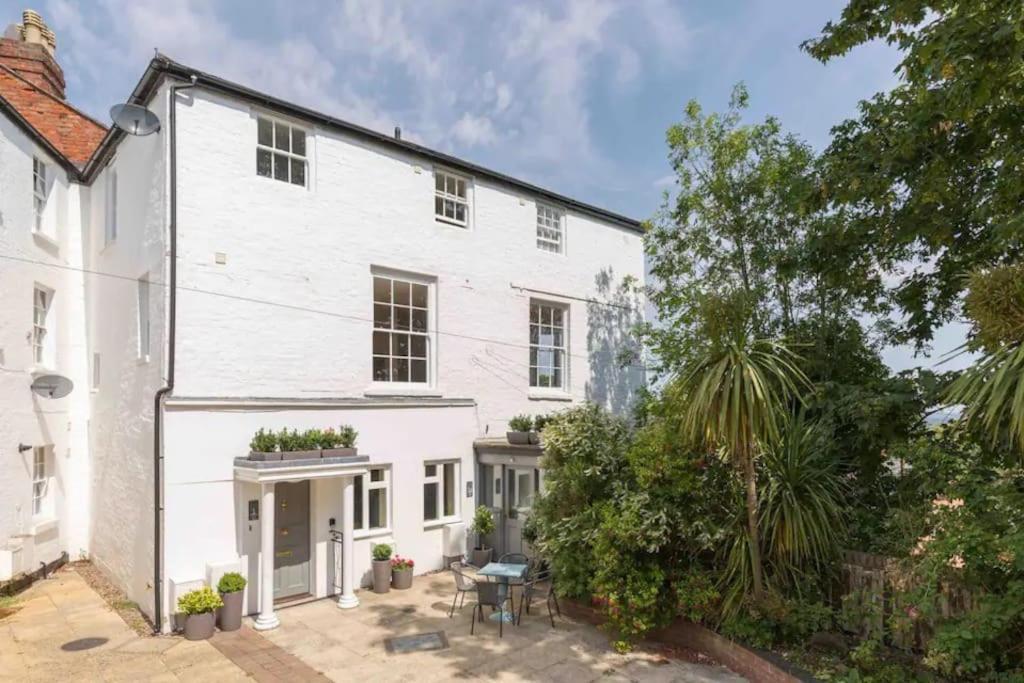 Fabulous Ground Floor Apartment. Appartement